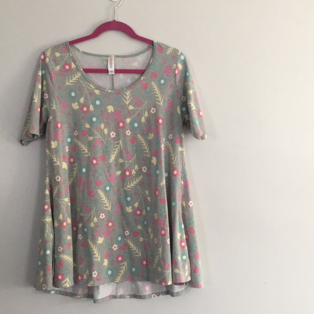 LuLaRoe Perfect T (runs large)